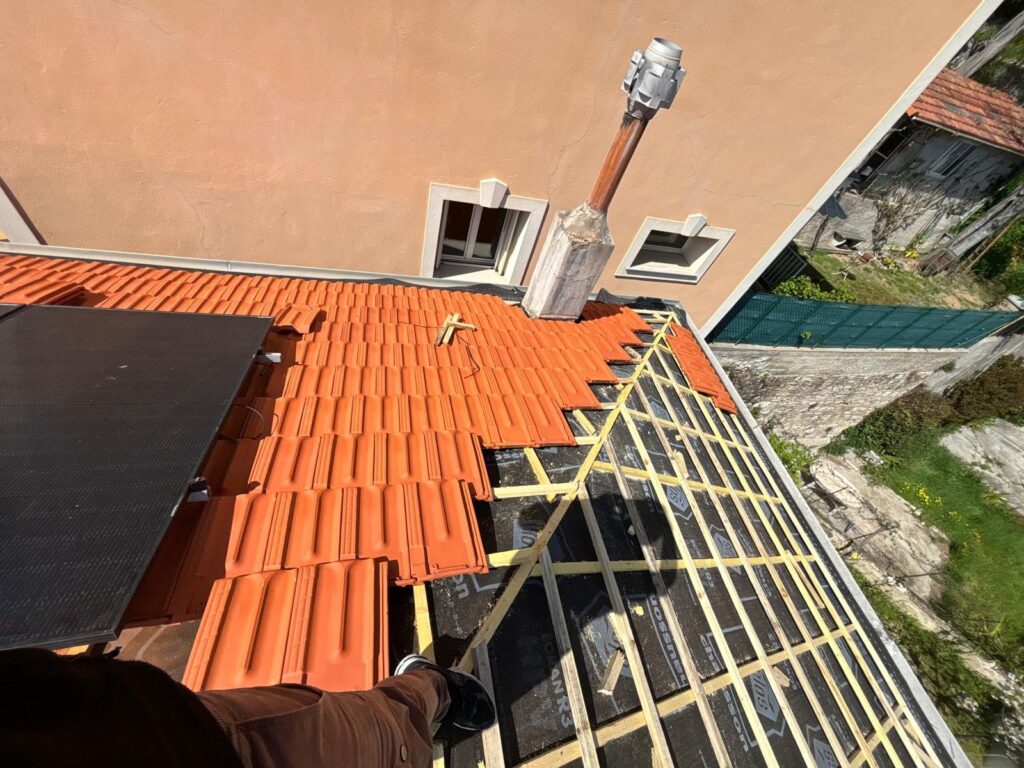Réfection complète de toiture par un couvreur à Lutry