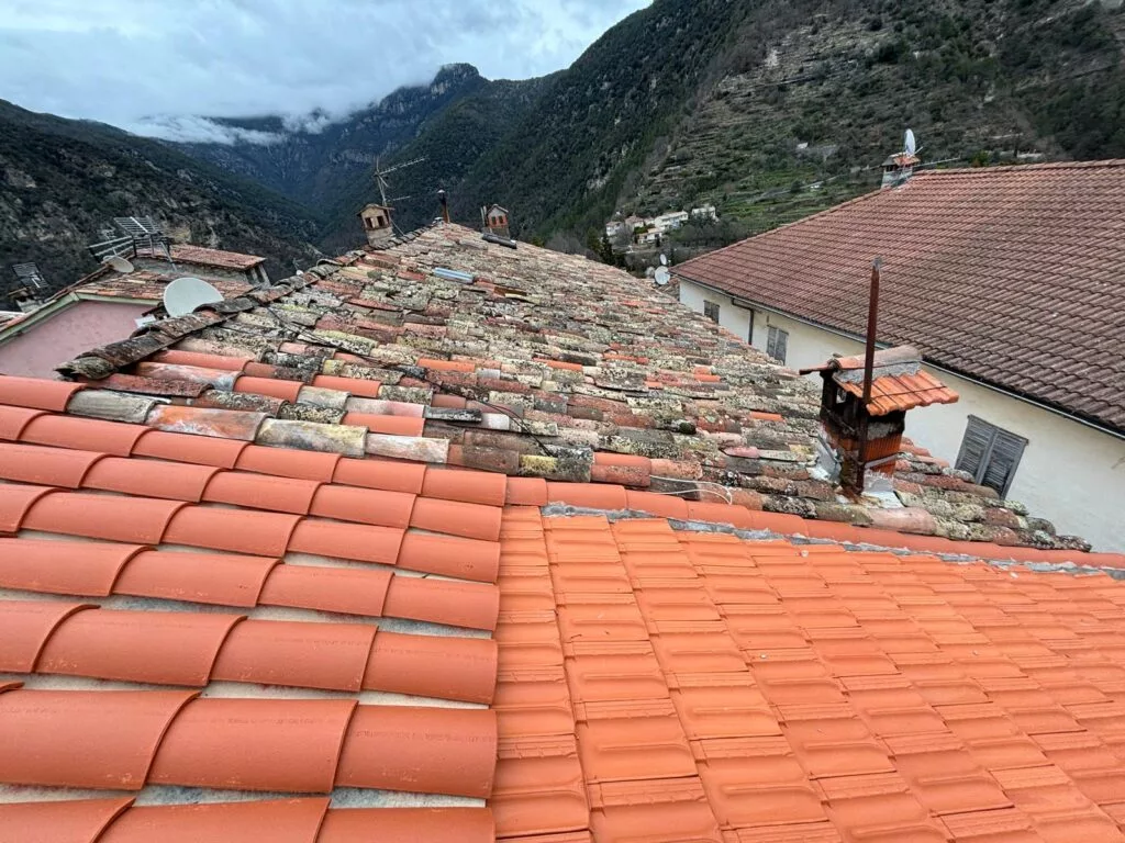Chantier de réfection de toiture avec sous-toiture neuve à Lutry